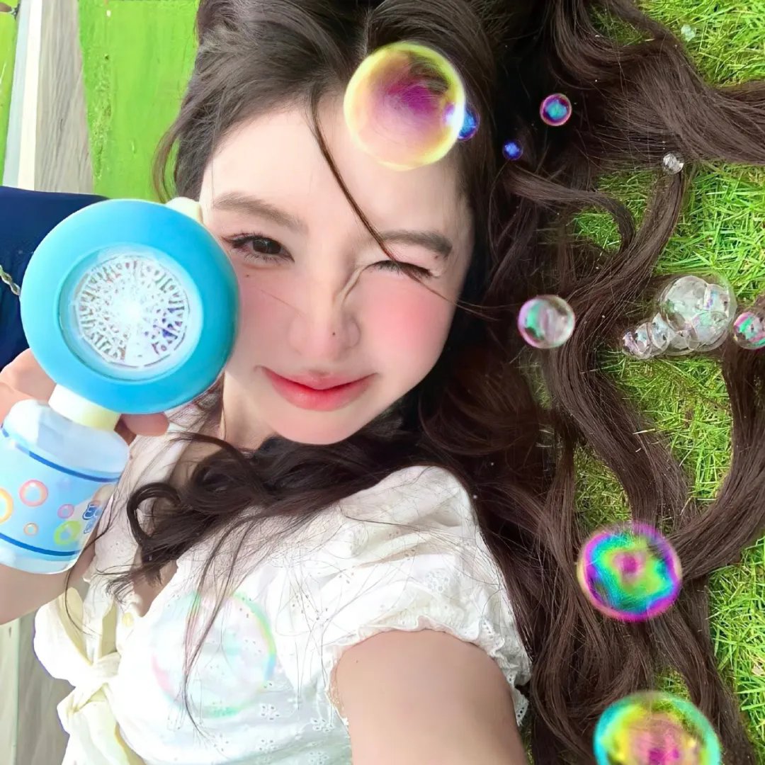 孖胎斗女巫 海报